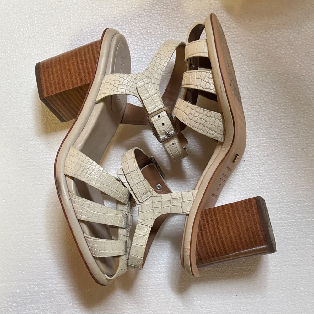 Vicenza Cream Women's Sandals - Picture 4 of 5